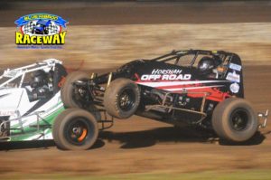 Horsham’s Stephen Hateley avoided a disaster after riding the rear wheel of a competitor in Saturday’s Wingless Sprintcar final. PHOTO: M&L Speedway Photography