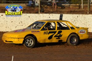 EAGER: Horsham’s Steve Ellis looks strong for the Victorian Title in Three Litre sedans at Blue Ribbon Raceway on Saturday night. PHOTO: M&L Speedway Photography